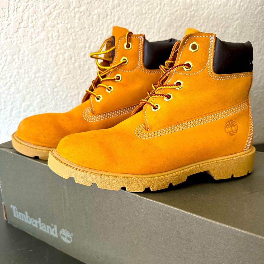 Kids timberland classic 6in. Wheat nubuck. Size 3 youth